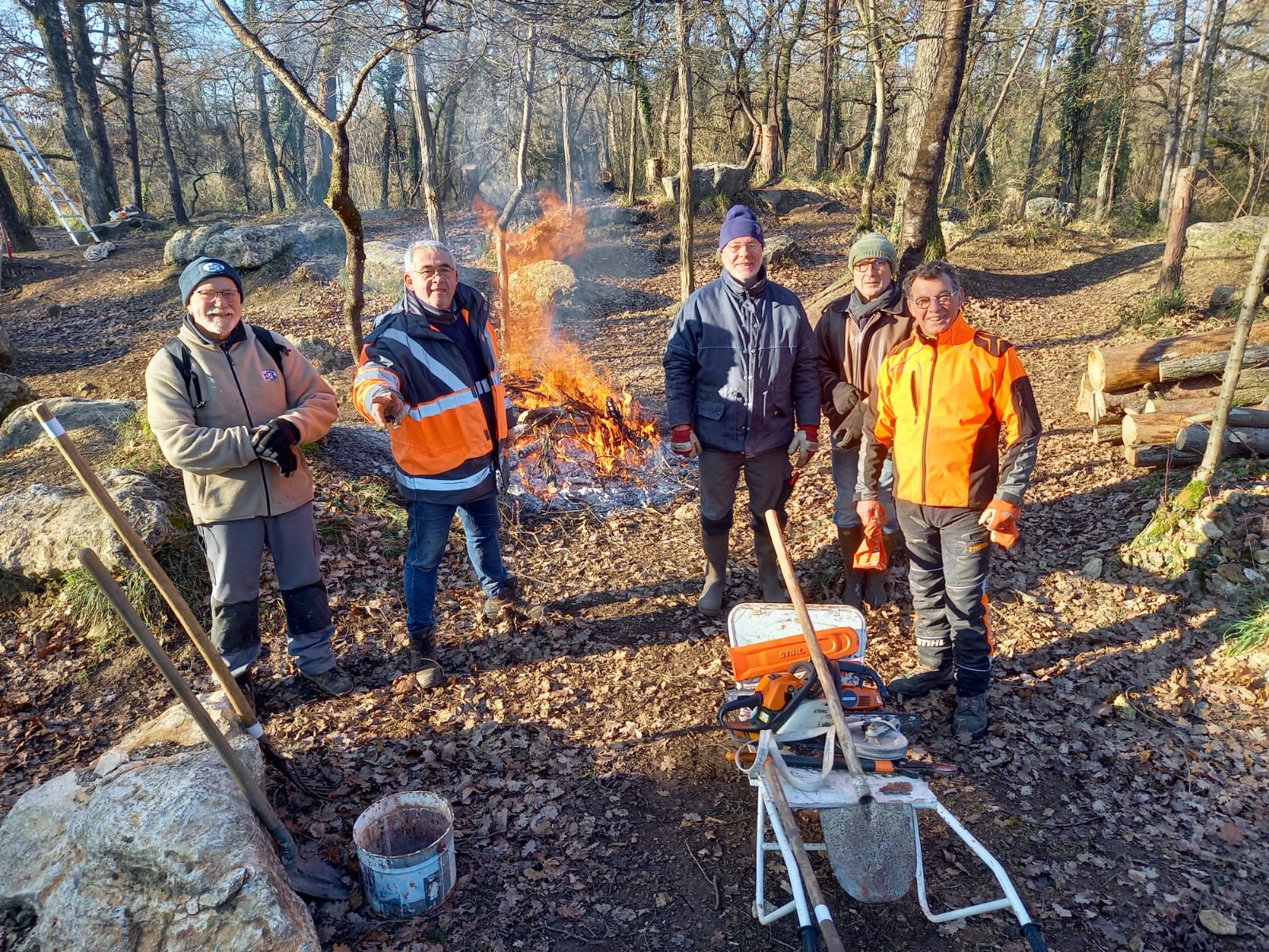 Lire la suite à propos de l’article nettoyage des arbres morts et plantations d&rsquo;acacias